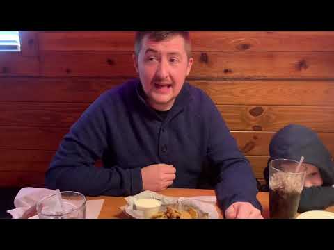 Deep Fried Pickles Review!  TEXAS ROADHOUSE  🥒🥒🥒