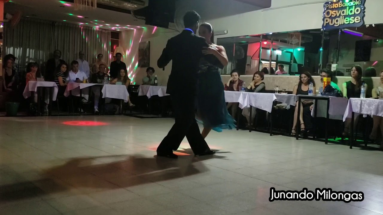 Virginia Gomez & Christian Marquez "Los Totis" | Mentias