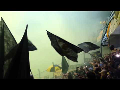 "Primer Recibimiento Peñarol. Estadio Campeón Del Siglo vs River Plate ( arg ) 4 a 1" Barra: Barra Amsterdam &bull; Club: Peñarol