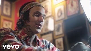 Yelawolf - Whiskey In A Bottle (Behind The Scenes)