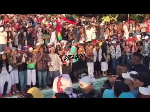 FAMOSINHA DO TIK TOK x FUD3NDO NA LAND ROVER (DJ Erik JP) MC XT BLECK,Theuzyn e Gw