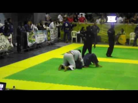 Semi final do Campeonato Mundial de Jiu Jitsu - Roxa - Pesadíssimo (campeão direto)