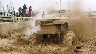 preview picture of video 'Big Ford Ranger 4x4 At Gladwin Mud Bog'