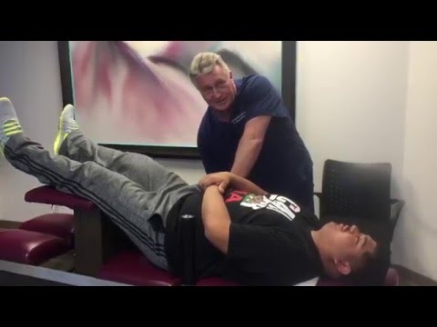 Starke Schmerzen im Nacken auf der Rückseite des Kindes Zervikaler Osteochondrose Druck beaufschlagt Behandlung
