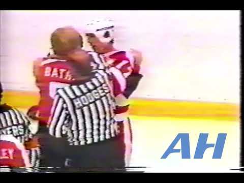 NHL Oct. 25, 1981 Detroit Red Wings v Philadelphia Flyers (R) Mike Foligno v Frank Bathe