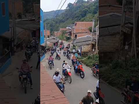 hoy domingo 🤠🏇🏾 habitantes de Toledo norte de Antioquia a su obispo Luis Albeiro Maldonado Monsalve
