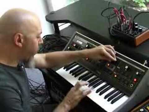Jordan Rudess Little Phatty Demo 09 - On The Run