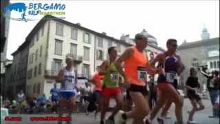 preview picture of video 'Bergamo Half Marathon 2014 (primo km Piazza Vecchia)'