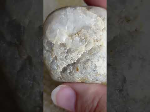 ❄️Zafiro en matriz sapphire#zafiro#raw #uncutdiamond