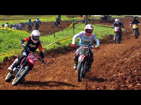 Disputa equilibrada na Corrida da Nacional 230cc Pro - Velocross Copa Norte Catarinense
