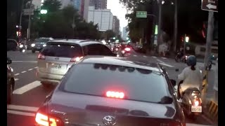 要右轉請記得先駛入外側車道唷