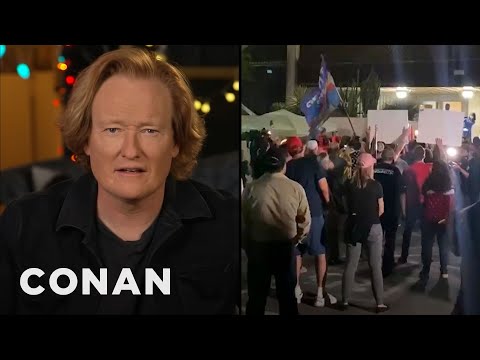 馬里科帕縣的抗議者抗議柯南--TBS的CONAN (Maricopa County Protesters Protest Conan - CONAN on TBS)