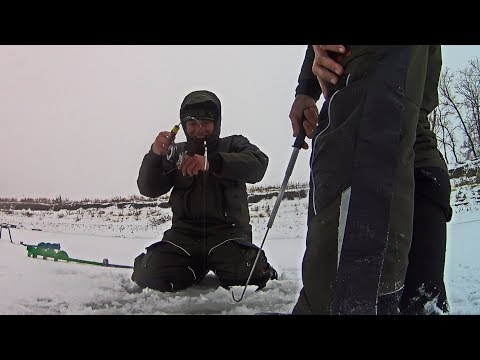 РЫБА ОЖИЛА и едва не унесла удочку с собой! Зимняя рыбалка с вибами на судака.