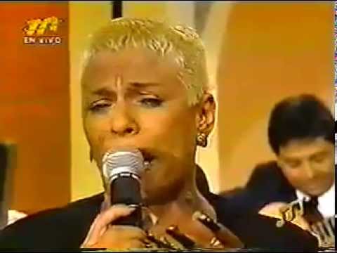 LUCIA DE LA CRUZ 'CUANDO LLORA MI GUITARRA' Y 'CADA DOMINGO A LAS DOCE' VALSES