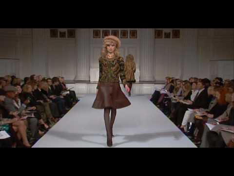 Oscar de la Renta Fall 2010 Runway Show Part 1