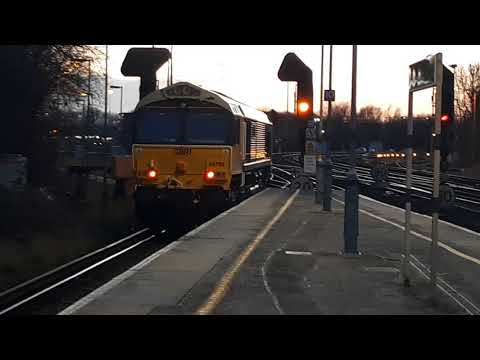 New BR Large Logo 66789 (GBRf) passes Tonbridge 7/3/18