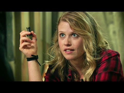 Once Upon A Time 7x06 Tilly Talks About The Missing Girl To Rogers - Tilly And Rogers Plays On Chess