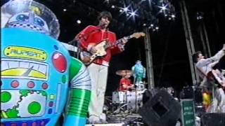The Flaming Lips - Fight Test - T In The Park 2003