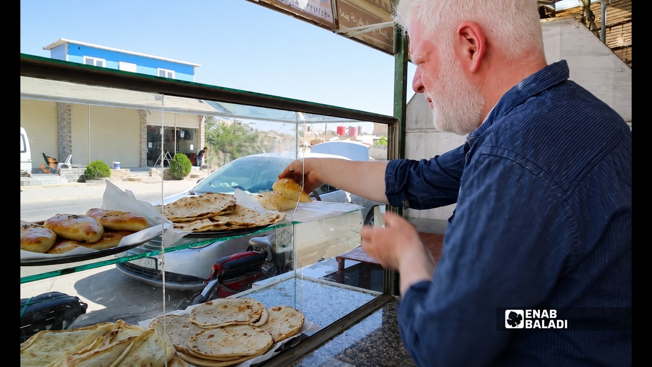 مطعم صغير في داريا.. أخوان يديران فرن معجنات بخبرة العائلة