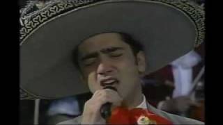 Alejandro Fernandez canta Necesito Olvidarla