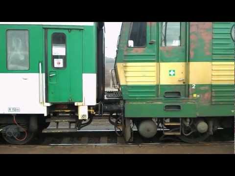 Připojování loko. ČD 163.099 k soupravě vlaku Os 6815 - Most, 2. 1. 2013