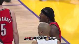 Ron Artest elbowing Gerald Wallace