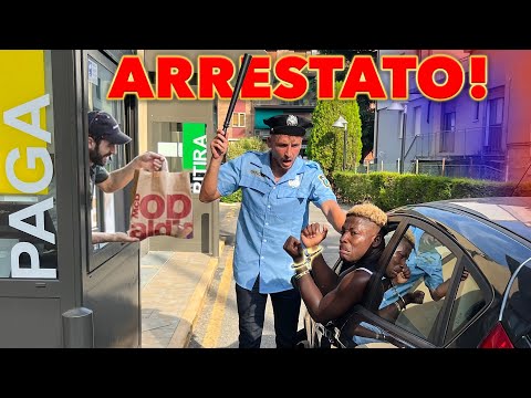 👮‍♂️ POLIZIA CI ARRESTA?! - SCHERZI 100% PAZZI AL MC DRIVE!! [GUARDA PRIMA DEL BAN]