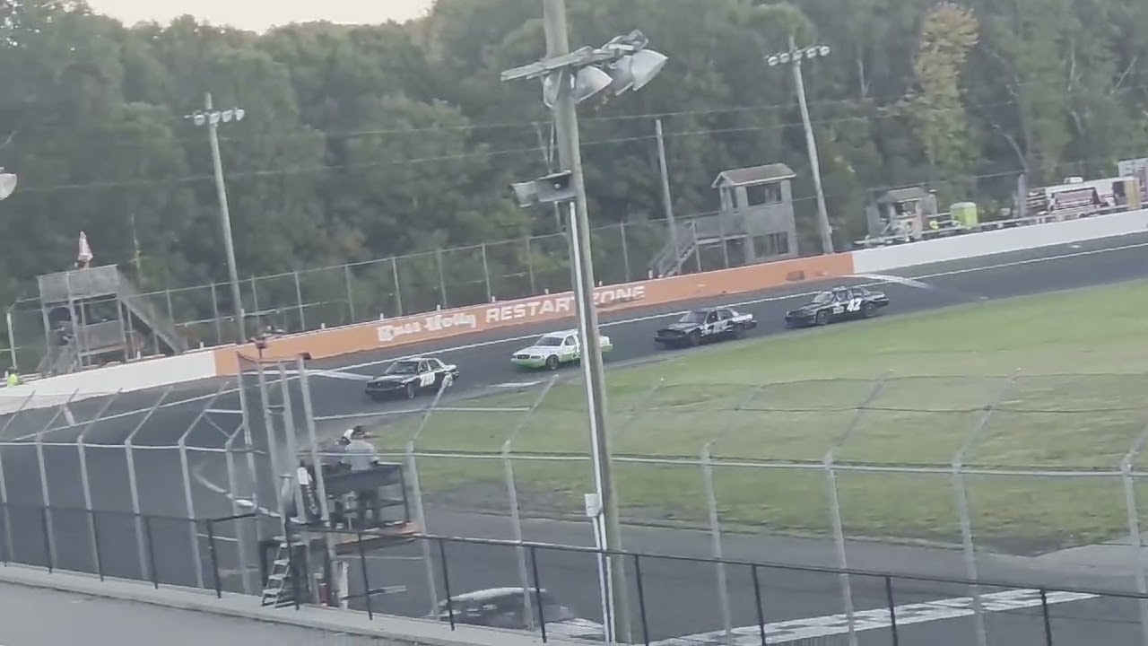 Waterford Speedbowl Crown Vics Feature 10-3-26