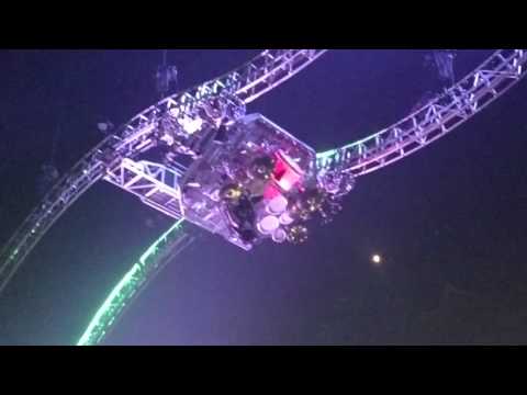 Tommy Lee's Epic Upside Down Drum Solo