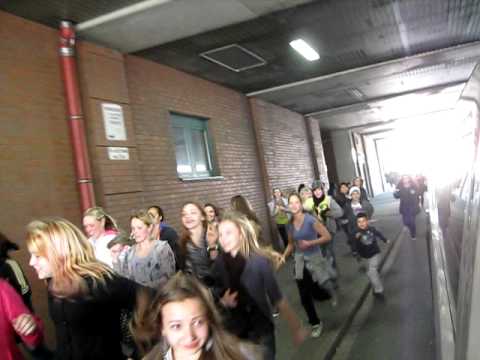 DSDS Hummer Limousine 27.3.2011 in Oberhausen Centro