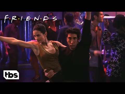 老友記莫妮卡和羅斯試圖在新年搖滾之夜上鏡（第六季片段） | TBS (Friends: Monica and Ross Try To Get On Camera For New Year's Rockin' Eve (Season 6 Clip) | TBS)