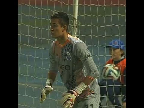 Incredible stop Raúl Gudino-Increíble parada del Raúl Gudiño  con el Porto B