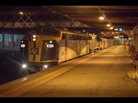 Early morning freights at Kangaroo Flat & Bendigo including B76 & VL360 on 9073- 10/8/18