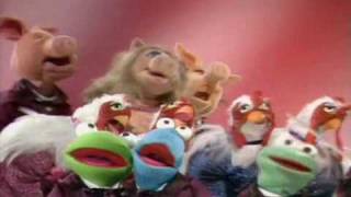 Muppets sing Perry Como's "Temptation"