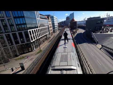 Mr. PARADOX PARADISE on a little trip along the port of Hamburg