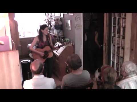 Edie Carey  - Red Shoes - Live @ Folk In The Lounge 2013-05-03