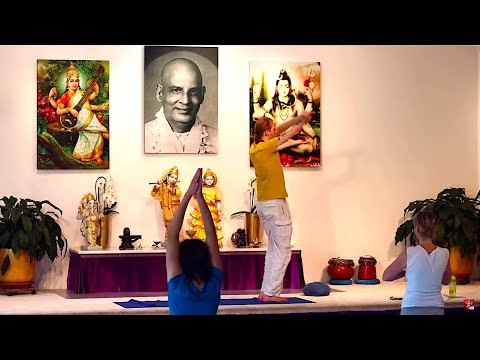 Yogastunde Mittelstufe Yoga Vidya Grundreihe: "Herzöffnend" mit Mahindra 16:15 Uhr 02.07.2020