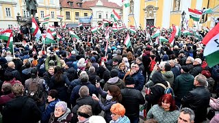 Macaristan seçimlerine geri sayım: Orban kapalı kapılar ardında, Magyar sokakta kampanyaya başladı