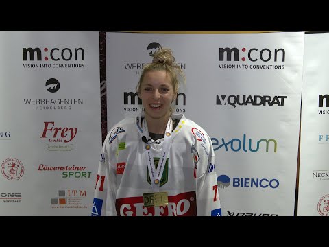 Anne Bartsch (ECDC Memmingen Indians Frauen) zum Gewinn der Meisterschaft, 18.03.2023