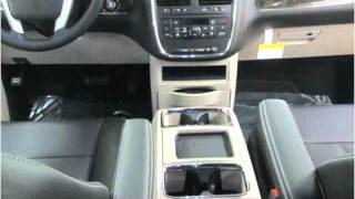 preview picture of video '2015 Chrysler Town & Country New Cars Dubuque IA'