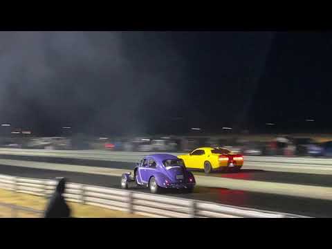 Hellcat vs VW Bug Drag cars - i29 Dragway