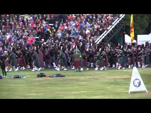 Braemar Gathering 2013 Queen Massed Pipes