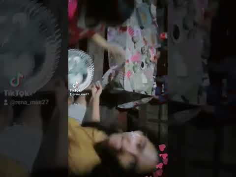 Bato² bato pick challenges Bato bato pick challenges, the loser will be smeared with icing.