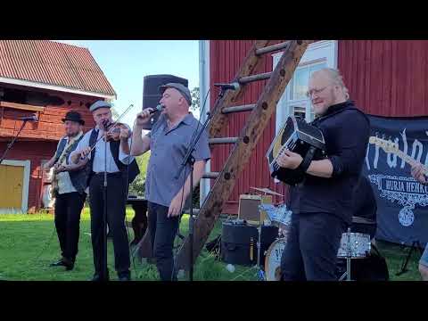 Pirulainen: Laulu tuulena soi. Elotryskööt Härmässä 14.8.2024 @pirulainen_orkesteri 