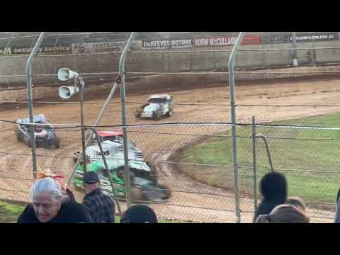 V8 Dirt Modifieds Heat 4 Premier Speedway Warrnambool 14/12/2024