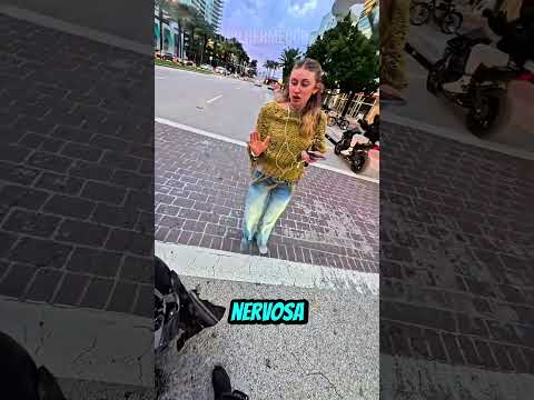 Tentativa de descer do Uber acaba mal.