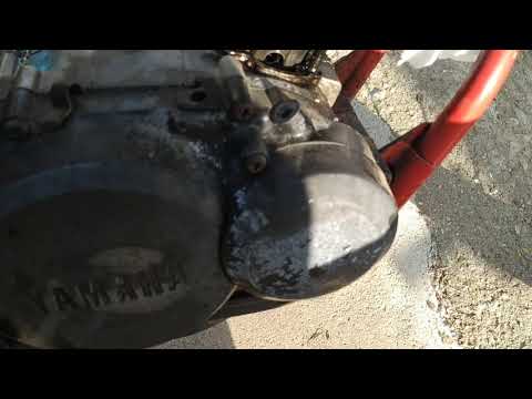 sacando Cilindro y Pistón de Yamaha DT 80 2tiempos.