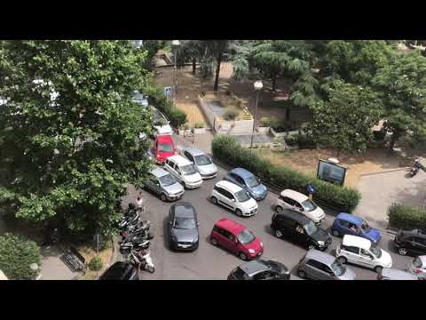 Napoli, piazza Medaglie d’Oro: traffico infernale e inquinamento alle stelle