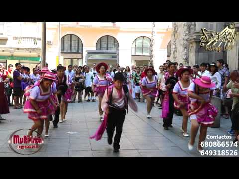 Salay Wiñay Inti Bolivi-Barcelona actuación en festividad Virgen Copacabana, plaza san agustin