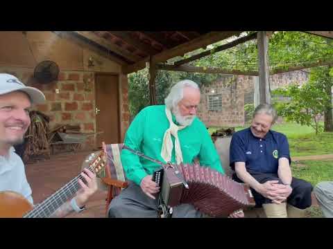 Mano lima recebeu os Monarcas para um gaitaço em sua propriedade em São borja.